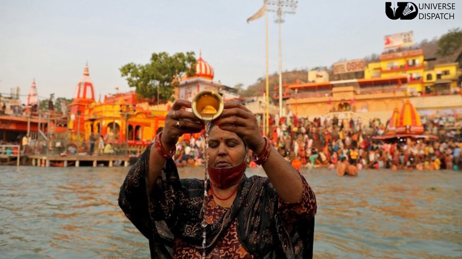 Huge crowds at Kumbh Mela between Covid wave